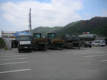 自衛隊のガレキ撤去に使用された重機、車両