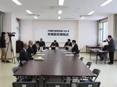 岩手県生活衛生同業組合、釜石地区生活衛生同業組合と大槌町の「大規模災害発生時における支援協定」締結式