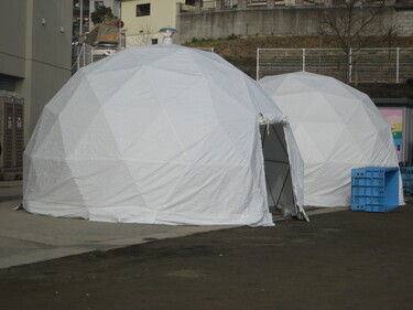 吉里吉里小学校のテント