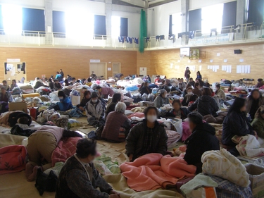 吉里吉里小学校の体育館での避難生活