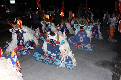 小鎚神社祭典宵宮で舞を披露する上京鹿子踊