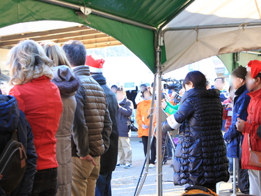 2011年12月大槌川で開催されたおおつち鮭まつり