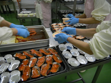 鮭の日給食の日の学校給食センター