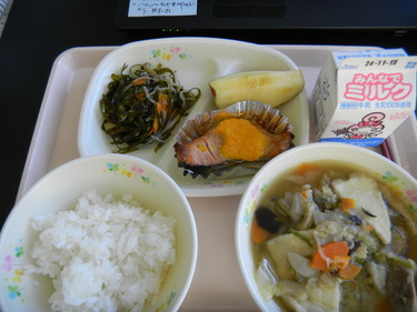 鮭の日給食の日の学校給食センター