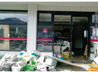 ファミリーショップやはた 店舗の被災状況