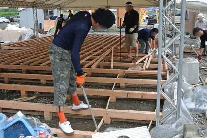 おらが大槌復興食堂 作業 テントからプレハブヘ