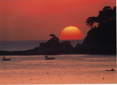 船越湾の水平線から朝日が昇る 大槌町震災アーカイブ