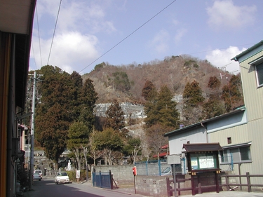 大槌町の中央公民館への道