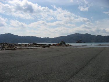 赤浜の「岡本造船所」から、蓬莱島方面を撮影