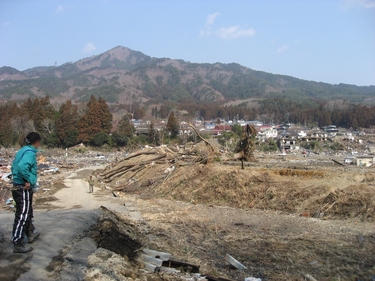 山田線の線路跡と浪板の被災状況