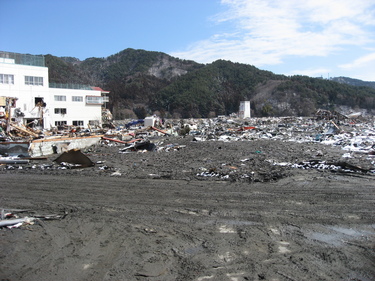泥まみれの町