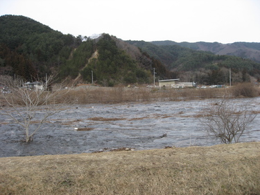 大地震直後の大槌川