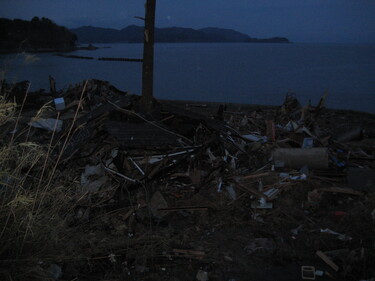 海岸のガレキ