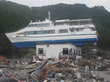 赤浜で被災した観光船「はまゆり」