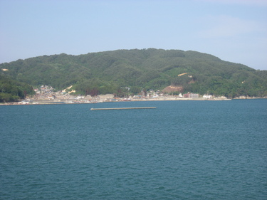 安渡付近の沖から見た赤浜