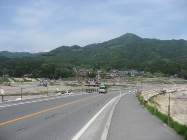 国道から見た浪板地区