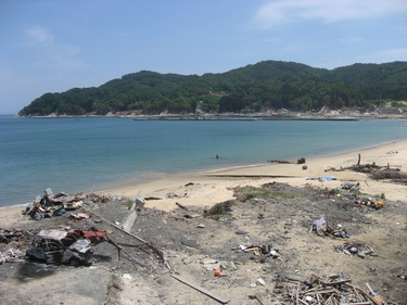 吉里吉里海水浴場から見た海と吉里吉里半島