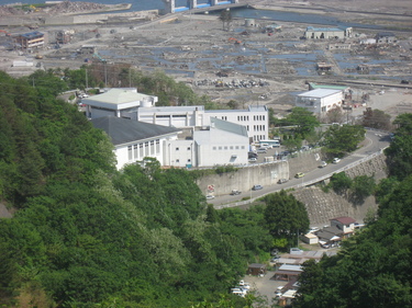 城山から見た城山体育館