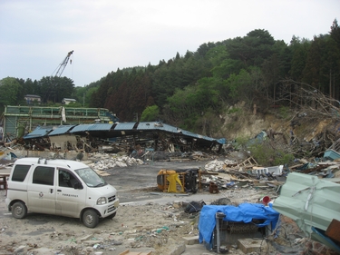 吉里吉里海岸の被災した漁師の作業場