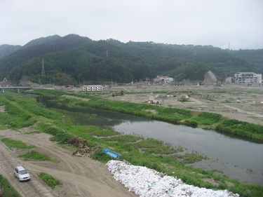 浄化センターから小鎚川を撮影