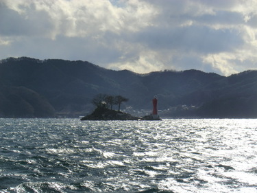 大槌湾に浮かぶ蓬莱島