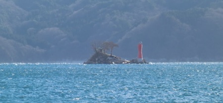 大槌湾に浮かぶ蓬莱島