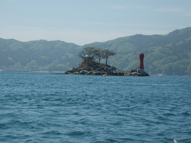 大槌湾に浮かぶ蓬莱島