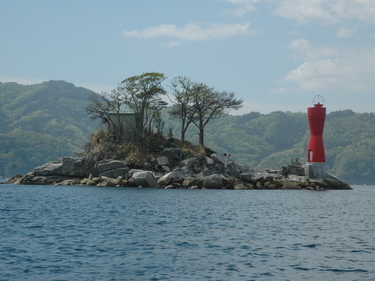 大槌湾に浮かぶ蓬莱島