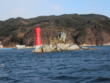 大槌湾に浮かぶ蓬莱島