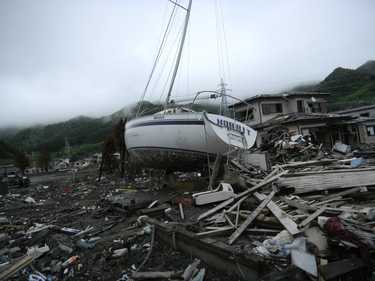 被災した漁船
