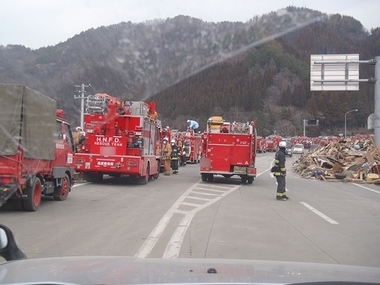 緊急消防救助隊でローラー作戦を実施。全国緊急消防隊の活動終了。